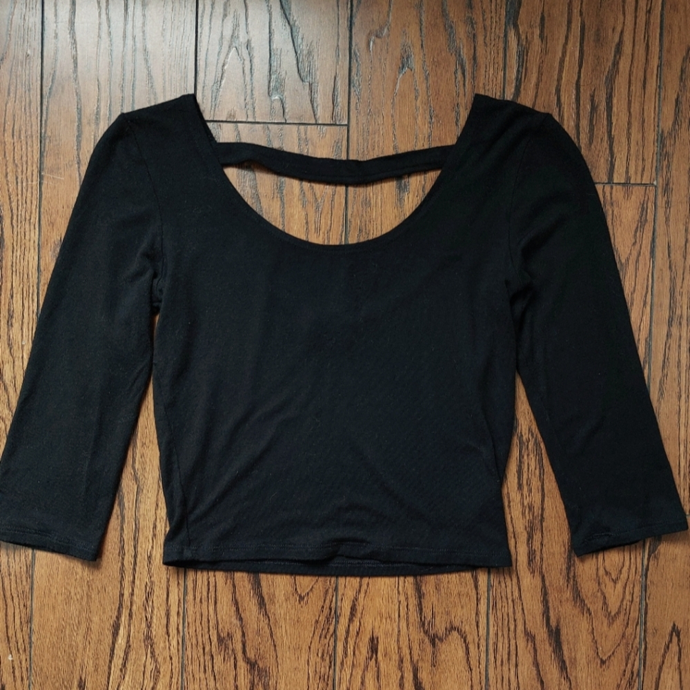 XS Cropped Top Black Shirt - Urban Outfitters